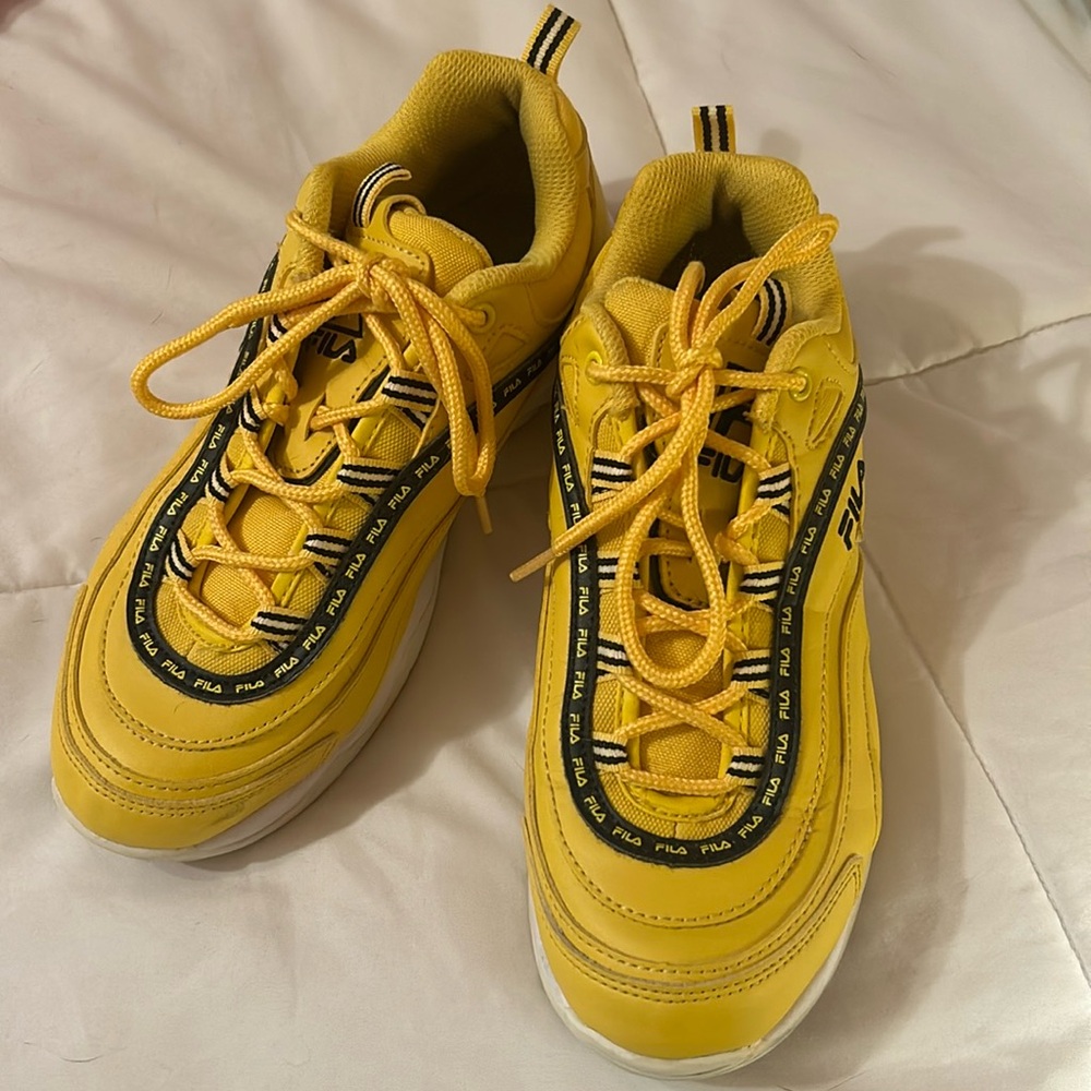 Fila tennis shoes